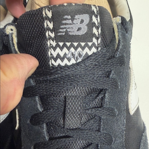New Balance 410 Retro Black and White Light Weight Sneakers EUC - Picture 7 of 16